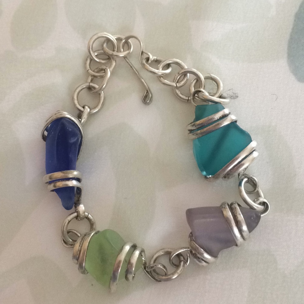 Silver bracelet with 4 stones